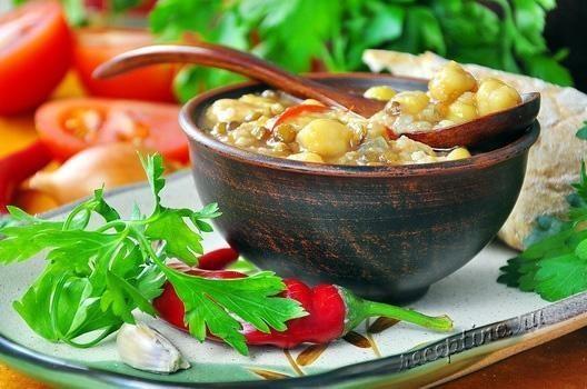 Марокканский суп "харира" с томатами, курицей, рисом, нутом, чечевицей - рецепт с фото