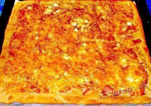 Пицца с колбасой и яйцом - рецепт с фото