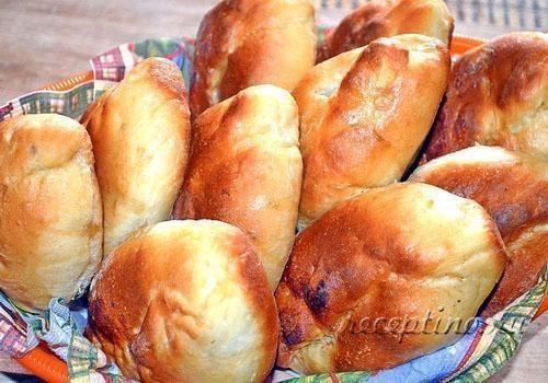 Дрожжевые пирожки с картошкой - рецепт с фото