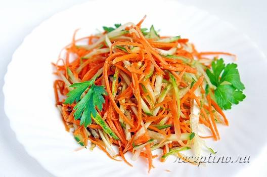 Салат с огурцом и морковью - рецепт с фото