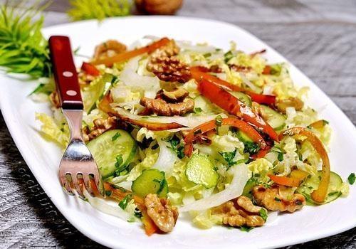 Салат с пекинской капустой и грецкими орехами - рецепт с фото