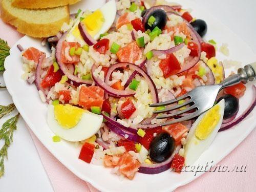 Салат с форелью и рисом - рецепт с фото