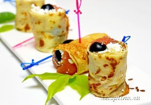 Блинные роллы с форелью, творогом, маслинами - рецепт с фото