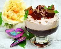 Творожный десерт с клубничным вареньем и шоколадом