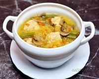 Гороховый суп с куриными фрикадельками и грибами