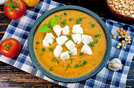 Гороховый суп-пюре с сыром фета, томатами, базиликом - рецепт с фото