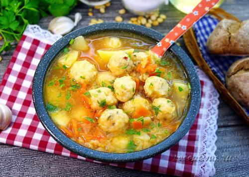 Гороховый суп с сырно-чесночными клецками - рецепт с фото