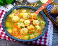 Гороховый суп с сырно-чесночными клецками