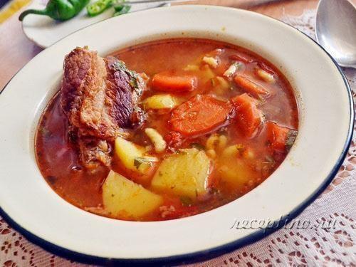 Венгерский суп Бограч на свиных ребрышках с картофелем и паприкой - рецепт с фото