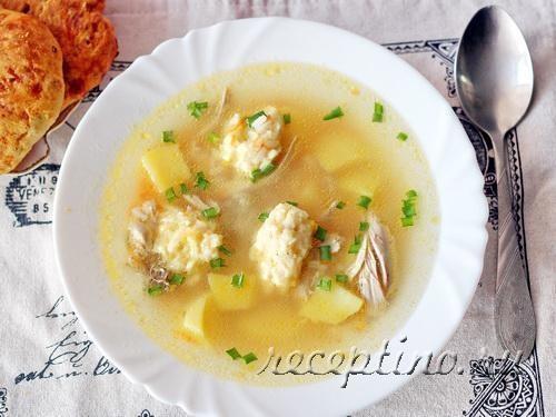 Суп с сырными клецками и куриным окорочком - рецепт с фото