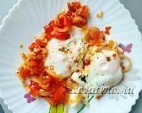 Яичница с луком и помидорами - пошаговый фоторецепт