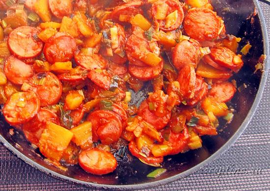 Содержимое сковороды перемешивают. ш-12