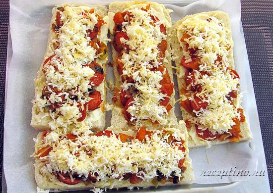 Посыпают тертым на средней ячейке сыром. ш-15