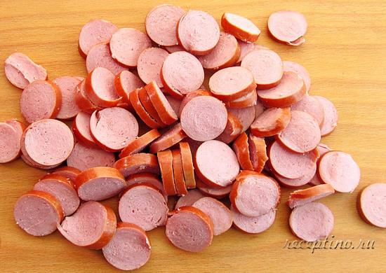 Сосиски нарезают кружочками. ш-8