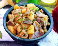 Грибы (сыроежки) с картофелем, тушенные со сметаной