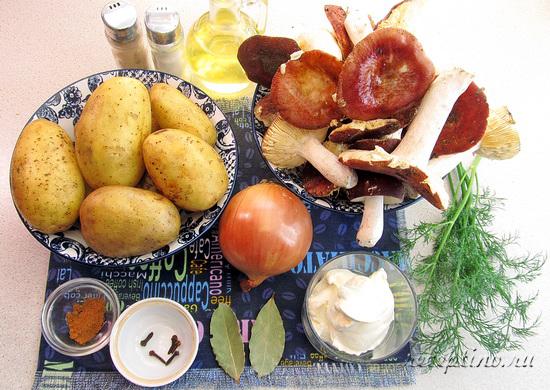 Продукты для грибов сыроежек с картофелем, тушенных со сметаной. ш-0