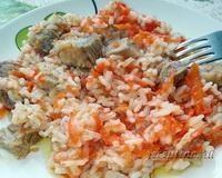 Рисовая каша с мясом и томатным соусом (в мультиварке)
