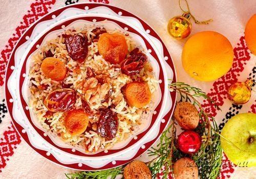 рождественская кутья из риса с изюмом, курагой, медом, орехами 