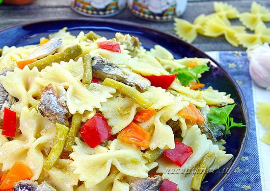 Паста (макароны) с консервированными сардинами и стручковой фасолью - рецепт с фото