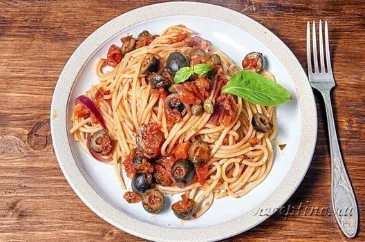 Паста путтанеска (спагетти с маслинами и каперсами) - рецепт с фото