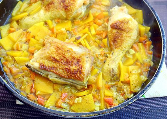 Доводят до кипения, затем нагрев уменьшают и тушат под крышкой 15 мин. ш-13