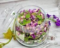 Домашняя чайная заварка (травяной чай из тархуна, лепестков чайной розы, листьев смородины, малины) - рецепт приготовления с фото