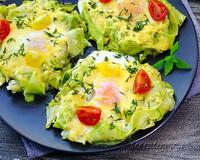 Гнезда из кабачков с яйцом и сыром