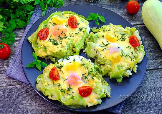 гнезда из кабачков с сыром и помидорами черри