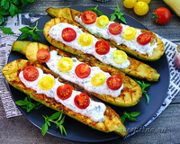 Лодочки из жареных кабачков с черри и йогуртовым соусом