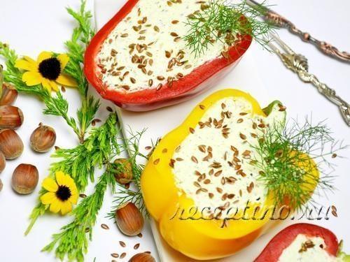 Фаршированный болгарский перец (с творогом, фундуком, семенами льна) - рецепт с фото