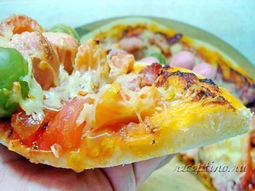 Быстрая пицца на медовом тесте с ветчиной, сыром, сосисками - пошаговый рецепт с фото