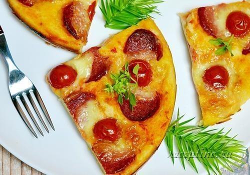 Быстрая заливная пицца с колбасой и сыром - рецепт с фото