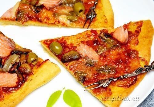 Пицца со слабосоленой семгой, шампиньонами, моцареллой - рецепт с фото