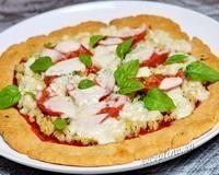 Быстрая пицца с рыбным фаршем, сыром, помидорами, базиликом - рецепт с фото
