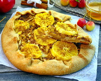 Медовая галета с пряностями, яблоками и апельсинами