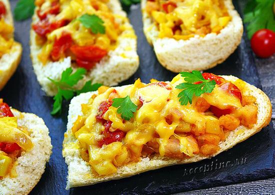 Багет с кабачками, колбасой, сыром, помидорами - рецепт с фото