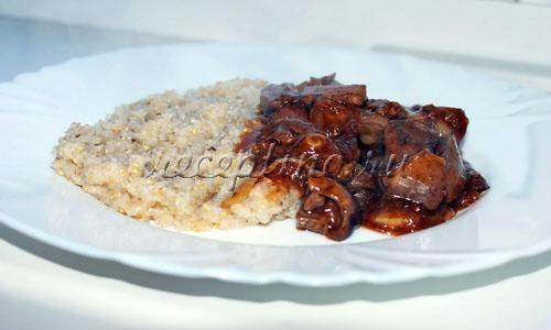Куриная печень под томатно-яблочным соусом - рецепт с фото