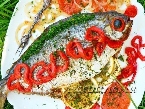 Масляная рыба (пампанито), запеченная с овощами - рецепт с фото