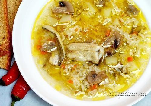 Рыбный суп из мойвы с рисом и шампиньонами - рецепт с фото