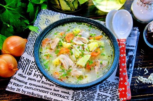 Суп с рыбными консервами и сметаной - рецепт с фото