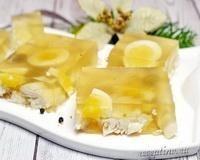 Заливное с рыбой (филе хека), яйцами, оливками - рецепт с фото