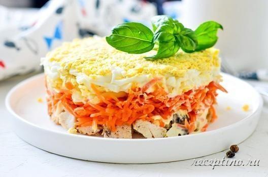 Слоеный салат с курицей, сыром, яйцами, морковью по-корейски - рецепт с фото