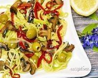 Салат с сырыми кабачками, болгарским перцем, шампиньонами - рецепт с фото
