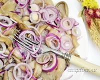 Салат из вешенок и фиолетового лука