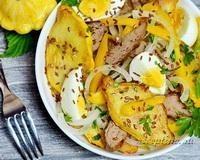 Салат с куриной печенью, жареными патиссонами, яйцами - рецепт с фото
