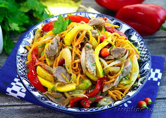 Салат с куриными желудками и овощами по-корейски - рецепт с фото