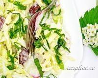Салат из капусты, редиски и охотничьих колбасок