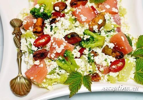 Салат из семги, мидий, творога, брокколи - рецепт с фото