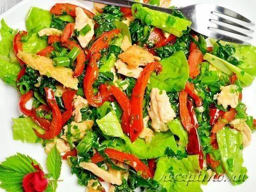 Салат из жареного лосося с зеленью и болгарским перцем - рецепт приготовления с фото
