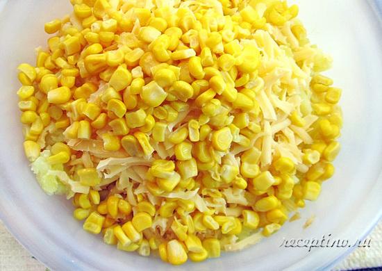 Кукурузу без маринада выкладывают в салат. ш-11